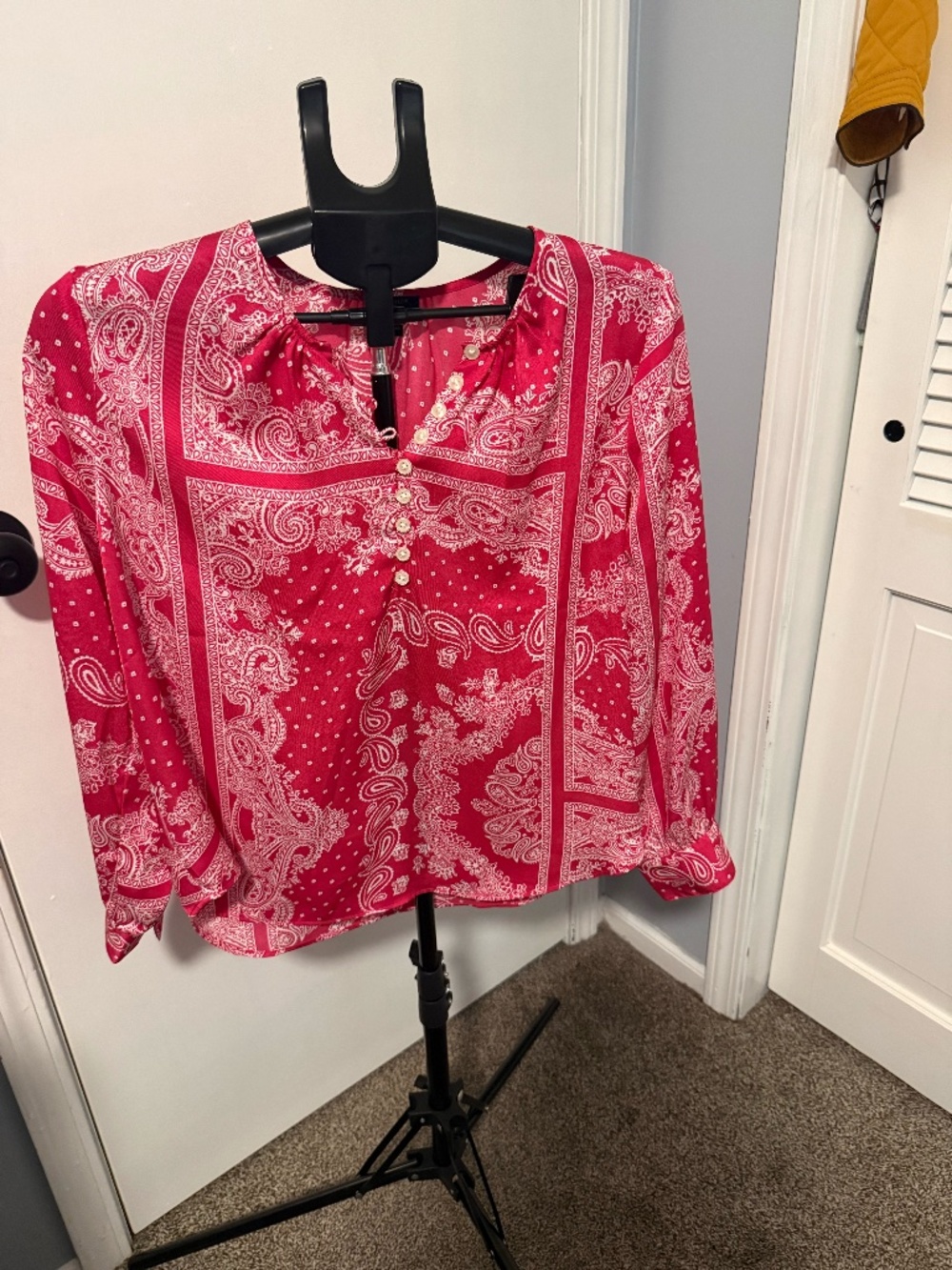 Ann Taylor Red & White Paisley Print Button-Front Blouse